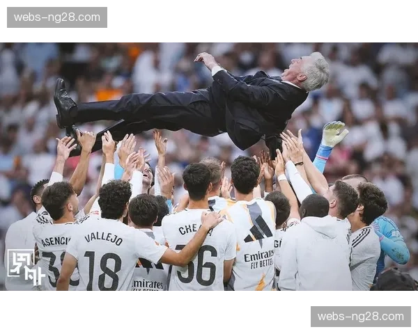 终场哨响,39岁的莫德里奇被替换下场,伯纳乌全场起立鼓掌 终场哨响,39岁的莫德里奇被替换下场,伯纳乌全场起立鼓掌