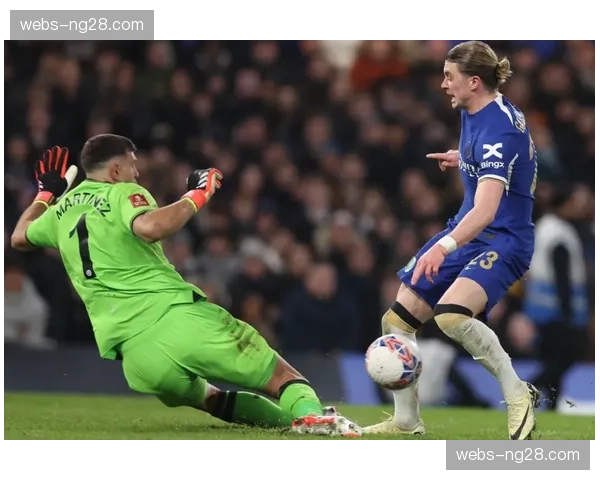 乌尔比希扑救关键单刀，拜仁门将展现冠军级表现